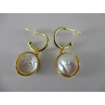 Coin pearl wire wrapt on half hoop-gold/white