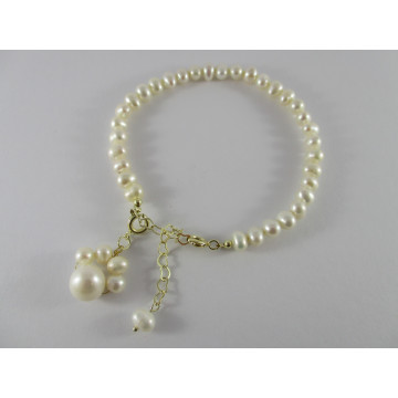Pearl with mixed pearl charm & chain drop clasp	white/gold