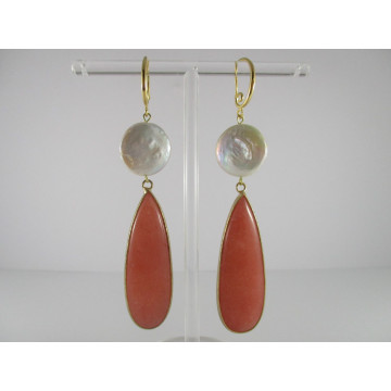 long stone teardrop with large coin pearl above	salmon agate