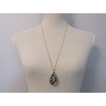 gold chain with tear drop leather pendant, leopard print-gold/nat