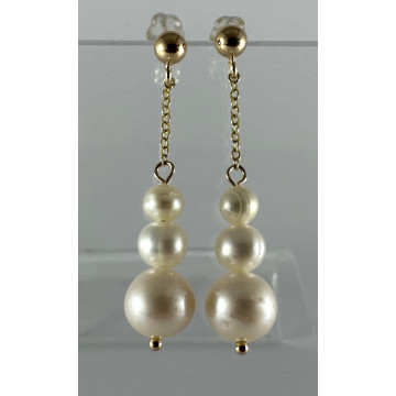 Three pearls on fine chain...