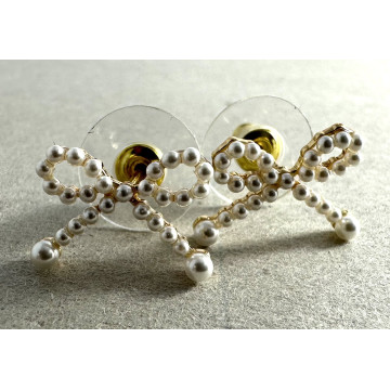 Faux pearl bow studs-white