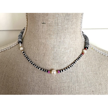 Mixed black & white bead...