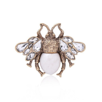 Bee brooch - Old Gold/White