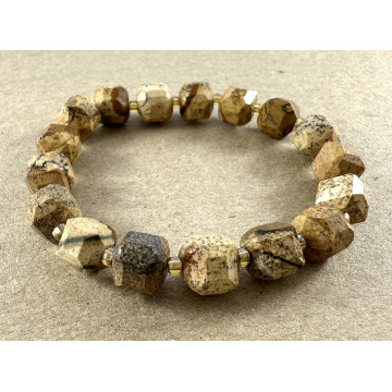 Stone cubes with alt gold...