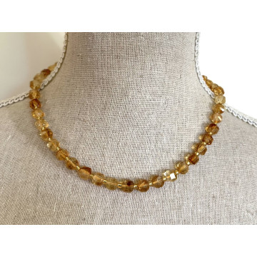 Stone cubes with alt gold...
