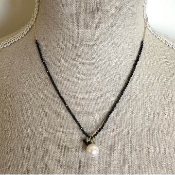 Faceted stone with single...