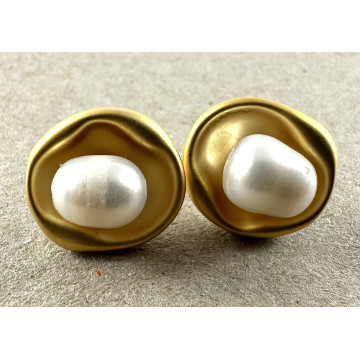 Irregular matt studs with...