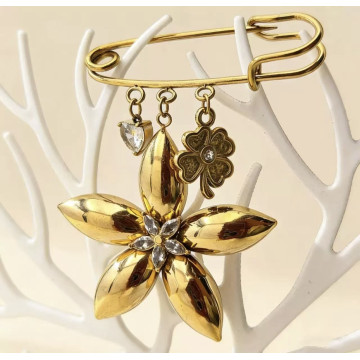Safety pin flowers-Gold
